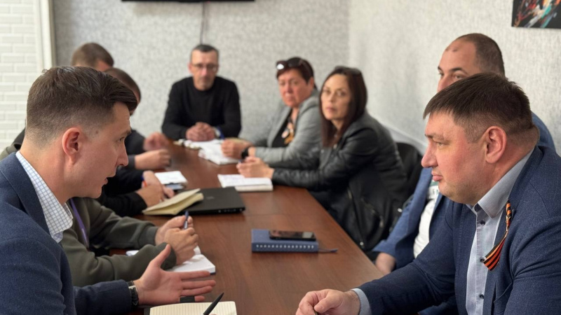 Министр цифрового развития провел встречу с местными властями и операторами связи. АНО "ЗаМедиа"