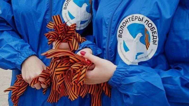 В Мелитополе раздают георгиевские ленты. АНО "ЗаМедиа"