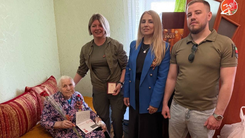 Депутат Бердянского городского Совета вручила медаль от Владимира Путина труженице тыла. АНО "ЗаМедиа"