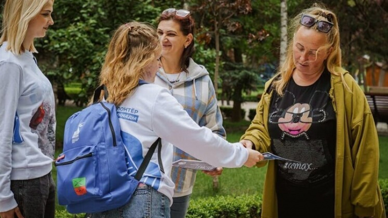 Молодёжь Запорожской области напомнила жителям Мелитополя о подвигах защитников Севастополя. АНО "ЗаМедиа"
