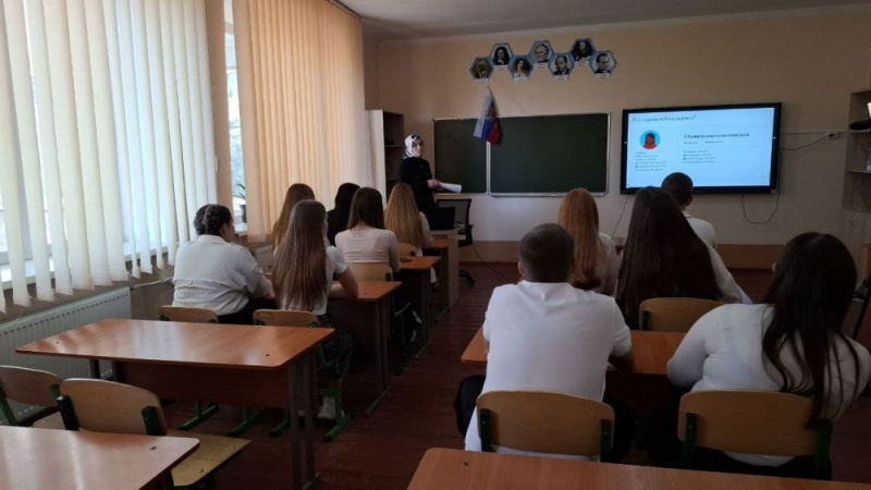 Для учеников Константиновской школы №1 провели «Урок цифры». АНО "ЗаМедиа"