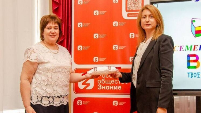Новый культурный центр в Бердянске: открылось семейное кинокафе «ВРЕМЯ». АНО "ЗаМедиа"