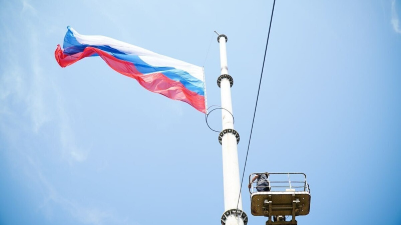 На главной площади Мелитополя обновили российский триколор. АНО "ЗаМедиа"