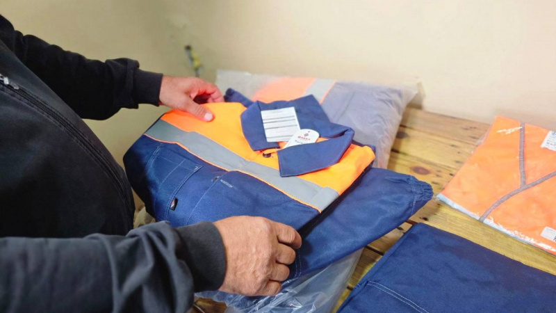 В Запорожской области экипажи мусоровозов на трёх участках получили новую спецодежду. АНО "ЗаМедиа"