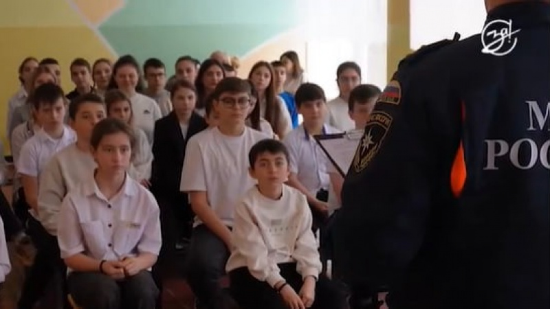 В Преславской школе состоялся «Классный час» с бойцами МЧС. АНО "ЗаМедиа"