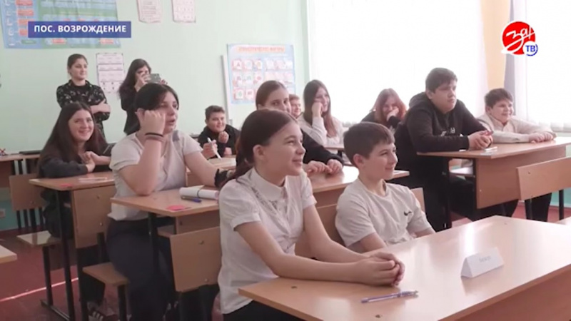 Ученики школы №50 посёлка Возрождение на практике осваивают сферу сельского хозяйства. АНО "ЗаМедиа"