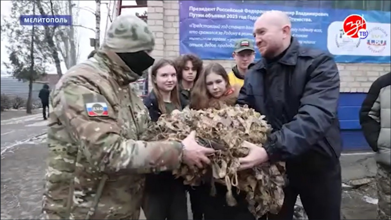 Маскировочные сети для бойцов на Запорожском направлении передала на передовую Мелитопольская школа. АНО "ЗаМедиа"