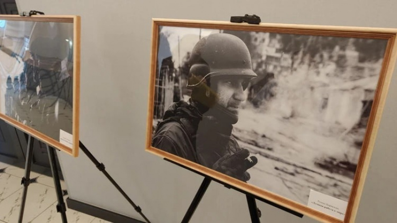 «Судьба - побеждать»: В Мелитополе открылась фотовыставка о стремлении людей вернуться в Россию. АНО "ЗаМедиа"