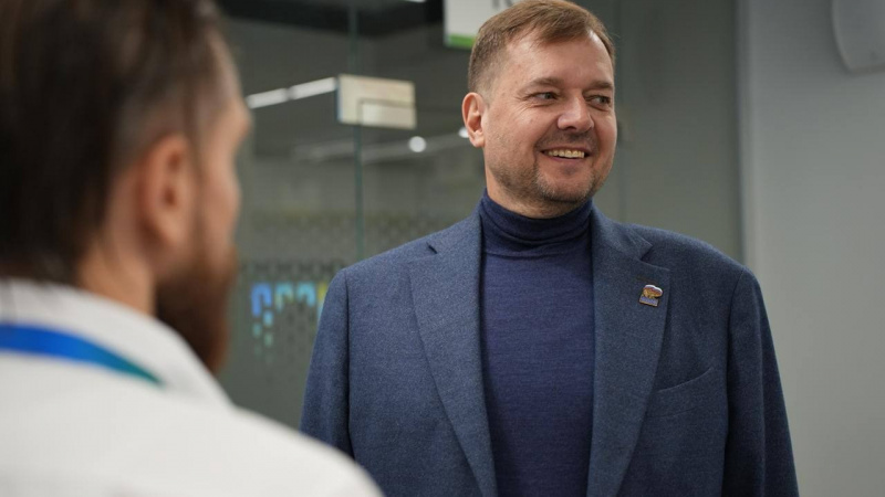 Евгений Балицкий посетил первый офис Сбербанка в Мелитополе. АНО "ЗаМедиа"