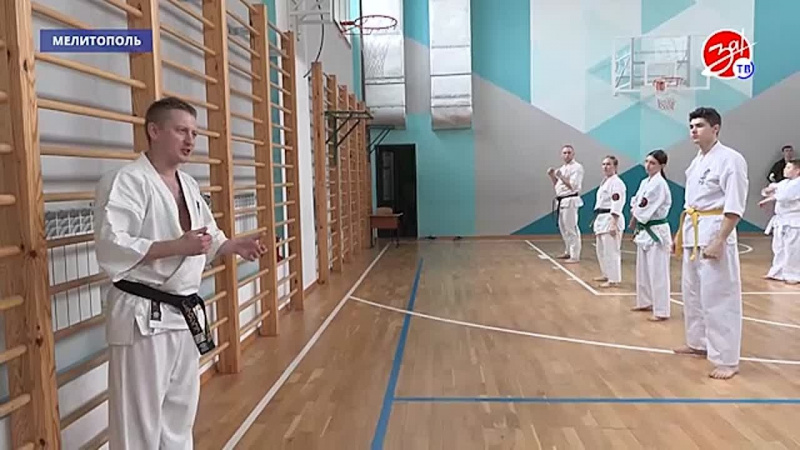 Тренер из Москвы провёл мастер-класс по кёкусинкай каратэ для спортсменов из Мелитополя. АНО "ЗаМедиа"