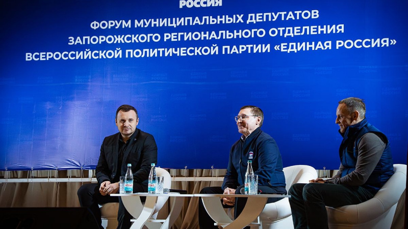 Владимир Якушев: Муниципальные депутаты должны быть готовы к постоянному контакту с людьми и ответам на сложные вопросы. АНО "ЗаМедиа"