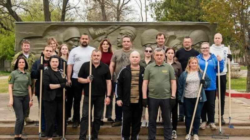 В Мелитополе благоустроили памятник воинам-работникам завода «Мелитопольский компрессор». АНО "ЗаМедиа"