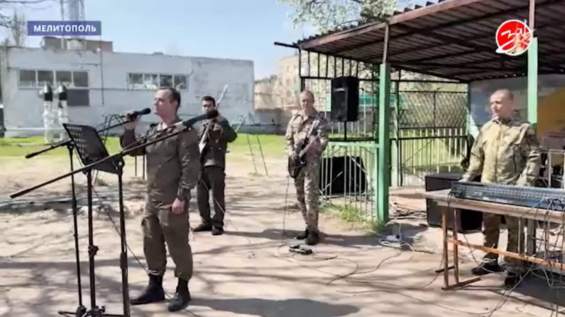 В Мелитопольской школе №24 состоялся концерт военного ансамбля. АНО "ЗаМедиа"